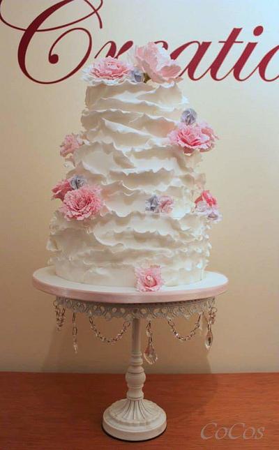 Wedding ruffle cake  - Cake by Lynette Brandl
