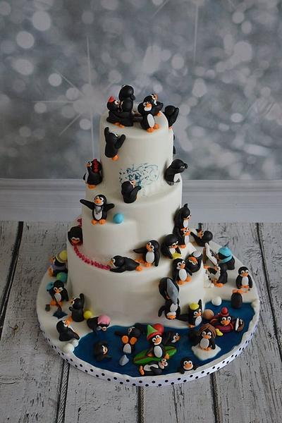 find the pinguin cake - Cake by Fantaartsie  Tamara van der Maden - Ritskes