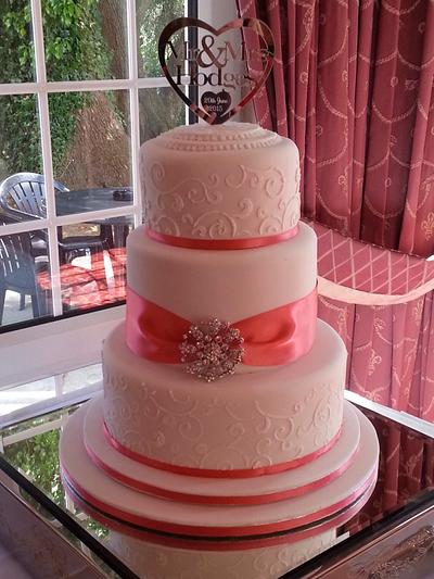 Coral wedding cake - Cake by 2wheelbaker