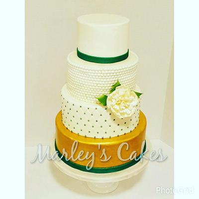 Emerald green, pearls and gold - Cake by marleyscakes