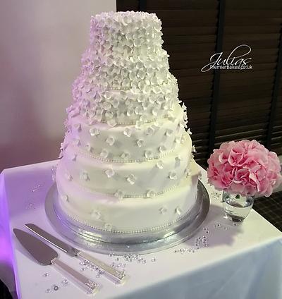 Hydrangea Wedding Cake  - Cake by Premierbakes (Julia)