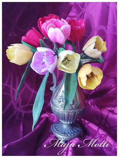 Tulips (sugar flowers)  - Cake by Maja Motti