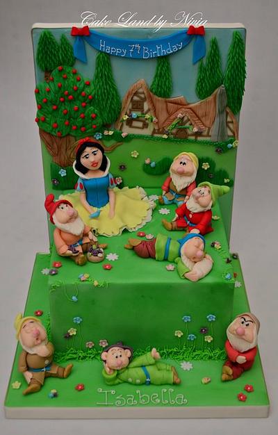 Snow white and the seven dwarves - Cake by Nivia