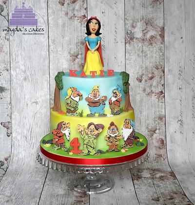 Snow White and seven dwarfs - Cake by Magda's Cakes (Magda Pietkiewicz)