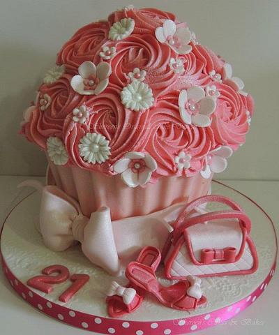 Pink & Pretty - Cake by Shereen