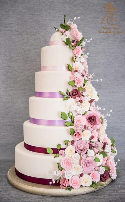 Floral Wedding cake  - Cake by casscny