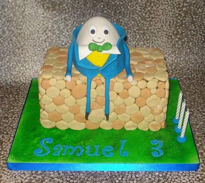 Humpty Dumpty sat on a wall.... - Cake by That Cake Lady