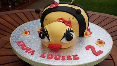 bumble bee cake - Cake by Heathers Taylor Made Cakes