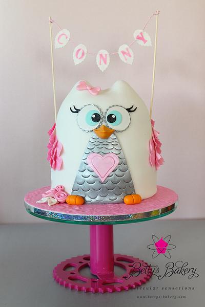 "Susy, the pink owl lady" - Cake by Betty's Bakery (molecular sensations)