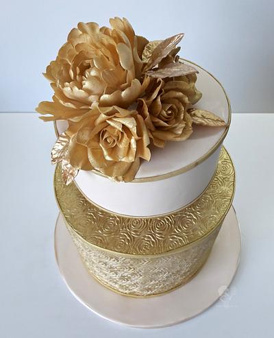 Gold & Ecru - Cake by Antonia Lazarova
