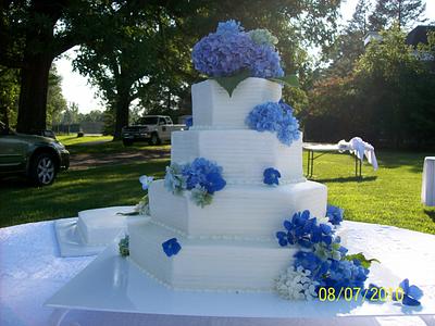 Wedding Cake for Qrtly Awards - Cake by Chris Jones
