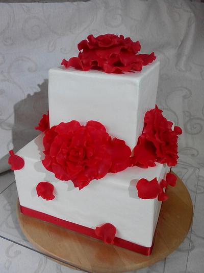 double barrel wedding cake - red roses - Cake by Satir