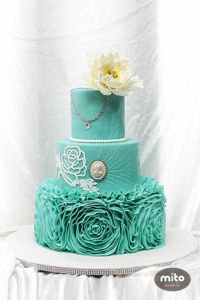 Vera Wang inspired wedding cake <3  - Cake by Mito Sweets 