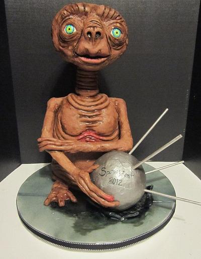 E.T. and Sputnik - Cake by JulieFreund