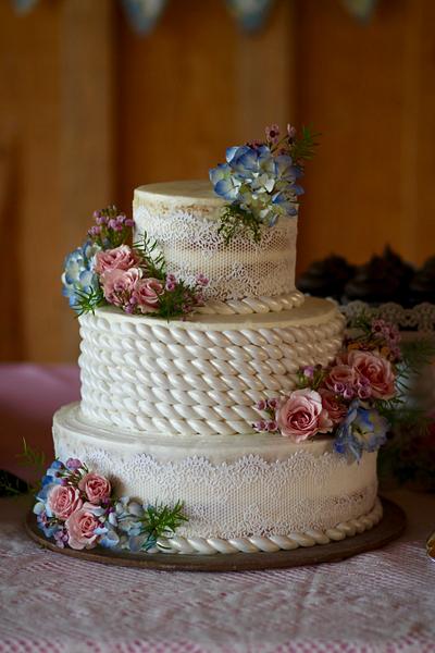 rope wedding cake - Cake by QuilliansGrill