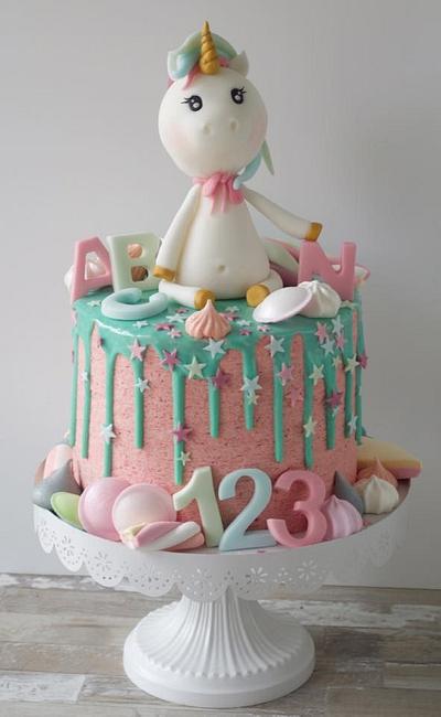 Unicorn Birthday Drip cake  - Cake by Agnes Linsen