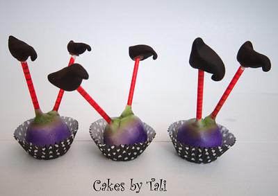 Witch legs cake pops for Halloween - Cake by Tali