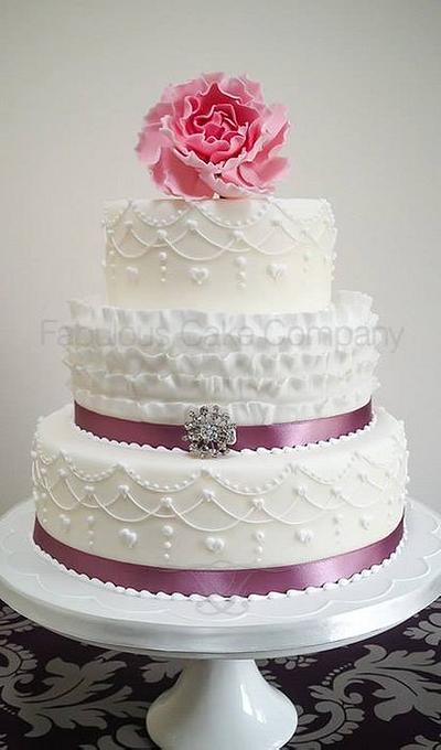 Frilly and Pretty - Cake by Kevin