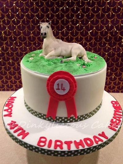White horse cake - Cake by Dinkylicious Cakes