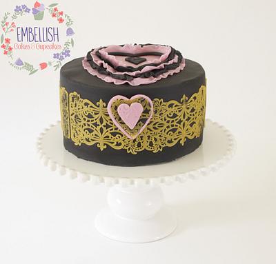 Family Valentine - Cake by Embellishcandc