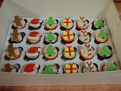 Mini Christmas Cupcakes - Cake by Michelle