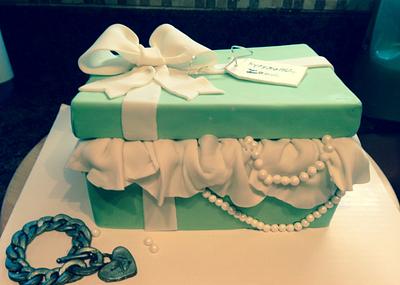 Tiffany box  - Cake by Raghadn
