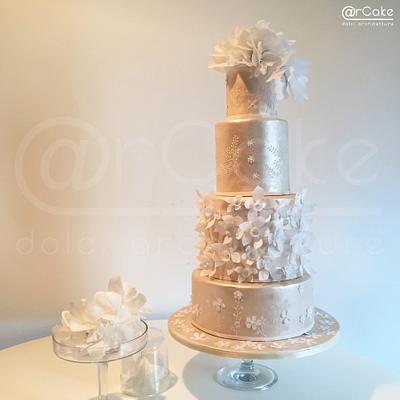 weiße Blume weddingcake - Cake by maria antonietta motta - arcake -