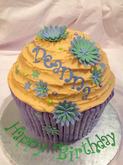 Giant Cupcake Purple/Green - Cake by Nocakes77