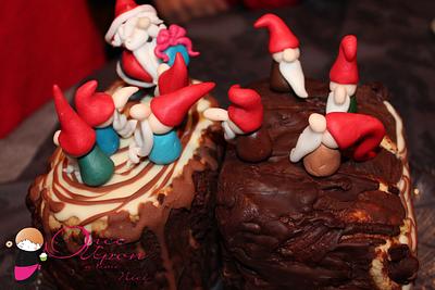 Tronchetto con Babbo Natale e gnomi - Cake by Nici Sugar Lab