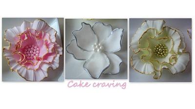 Ruffle flowers - Cake by Hayley