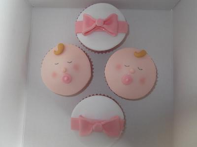 Baby girl cupcakes  - Cake by Tracey