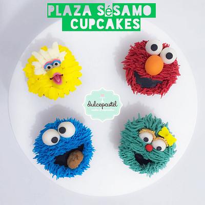 Elmo Cupcakes - Cake by Dulcepastel.com