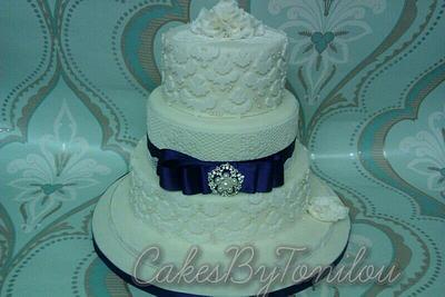 Vintage wedding cake - Cake by CakesByTonilou