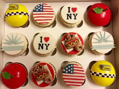 New York Cupcakes - Cake by Daisychain's Cakes