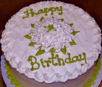 White Buttercream flower cake - Cake by Nancys Fancys Cakes & Catering (Nancy Goolsby)