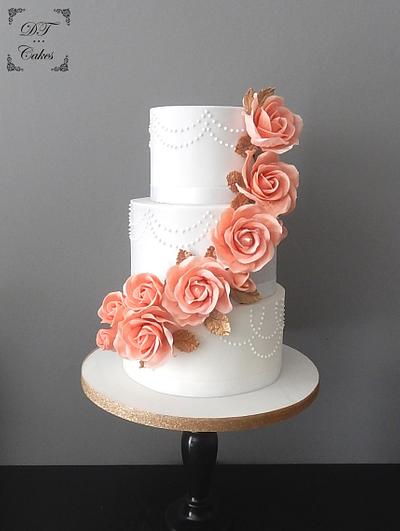 Wedding cake flowers - Cake by Djamila Tahar (DT Cakes)