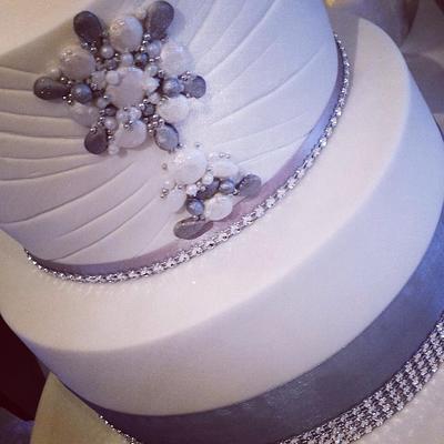 Bejeweled wedding dessert table !  - Cake by Missyclairescakes