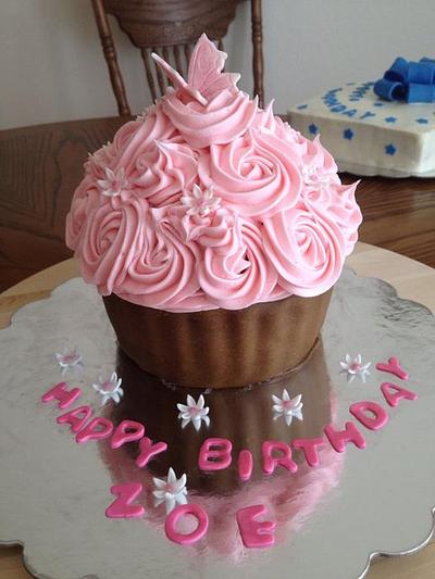 Zoe's Giant cupcake - Cake by taralynn