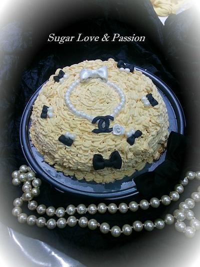 Fashion fades, only style remains the same (Coco Chanel) - Cake by Mary Ciaramella (Sugar Love & Passion)