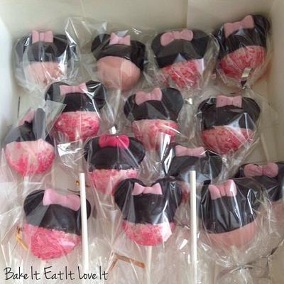 Minnie Mouse Cake & Cake Pops! - Cake by Bake it. Eat it. Love it.  
