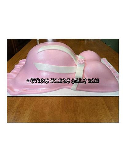 Baby Bump Cake - Cake by BlueFairyConfections