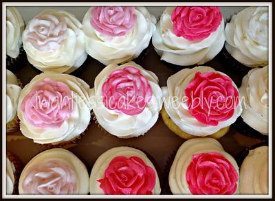 Pink rose cupcakes - Cake by Jessica Chase Avila
