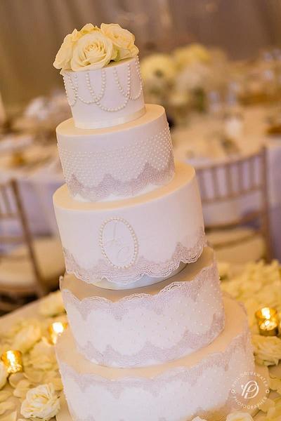 Lace & Pearls - Cake by bloomsburycakes