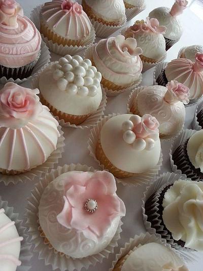 My Vintage wedding cupcakes - Cake by Shawna