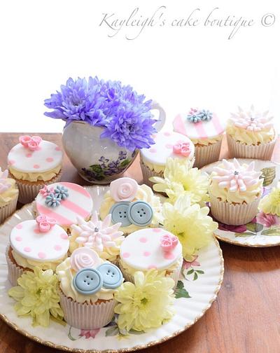 Vintage cupcakes - Cake by Kayleigh's cake boutique 
