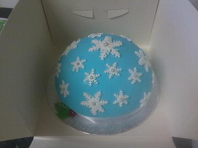 Snowflake cake  - Cake by Kelly Robinson