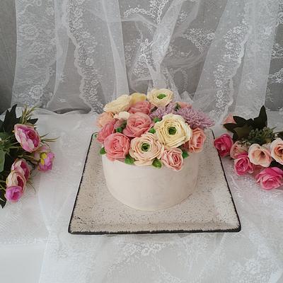 Decorating  Buttercream with flowers  - Cake by ERENHURIYE