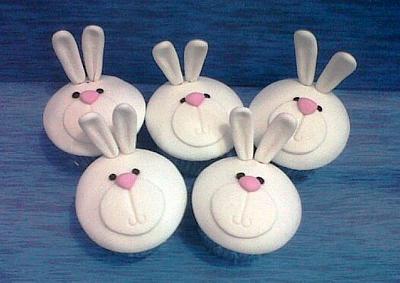 bunnies - Cake by Astried