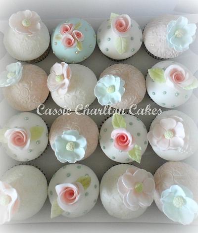 Vintage floral cupcakes - Cake by Cassie