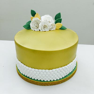 Gold green and white:)  - Cake by Mishmash